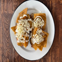Molletes con chilaquiles