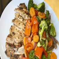 Pechuga de pollo a la plancha y vegetales asados