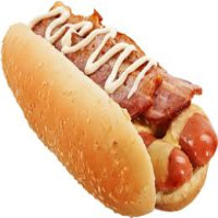 Hot dog con Tocino ahumado y  extra quesillo.