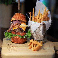 Hamburguesa de sirloin con papas